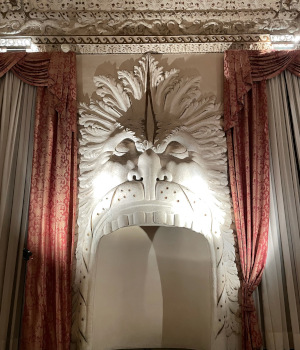 Palazzo Thiene, interno (particolar di un camino)